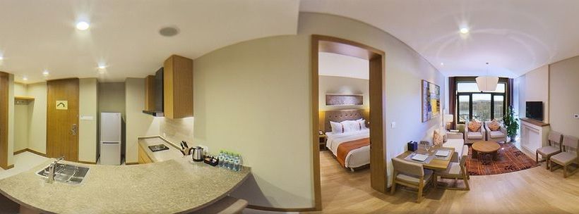 هتل Holiday Inn Changbaishan Suites, An Ihg