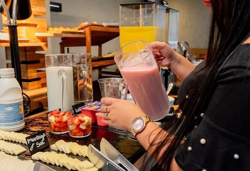 Отель Ibis Vitoria Aeroporto