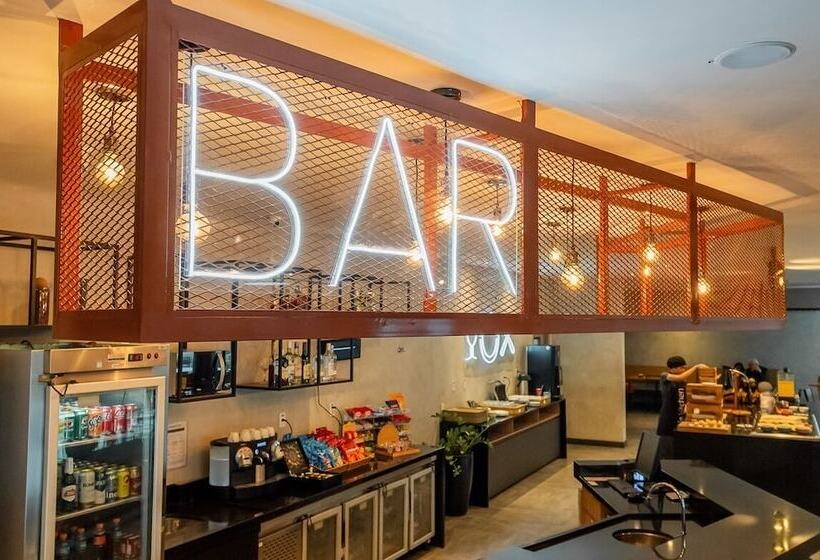 Отель Ibis Vitoria Aeroporto