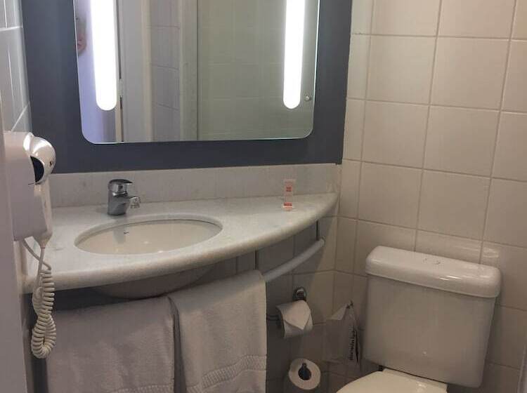 Отель Ibis Vitoria Aeroporto