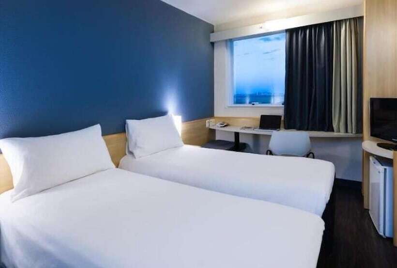 Отель Ibis Vitoria Aeroporto