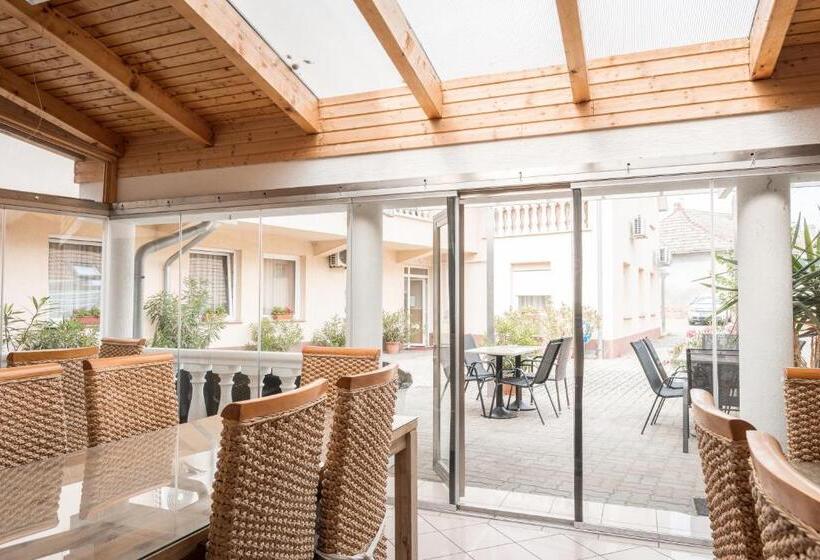 酒店 Kaiser Panzió