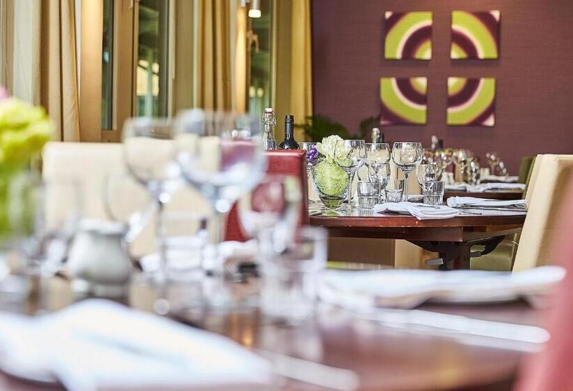 ホテル Kents Hill Park Training & Conference Centre