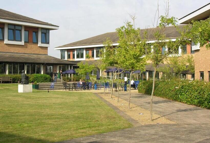 ホテル Kents Hill Park Training & Conference Centre