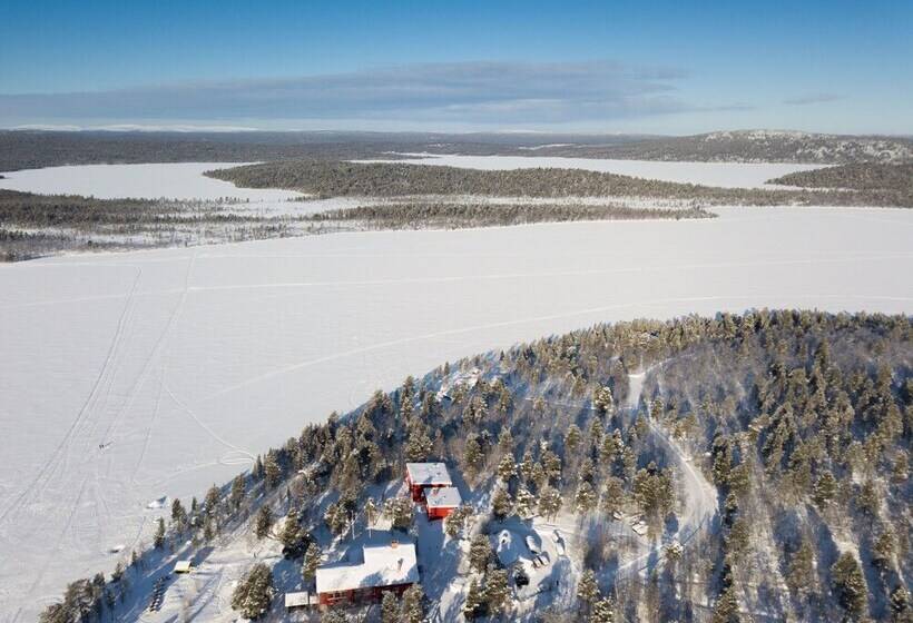 ホテル Korpikartano