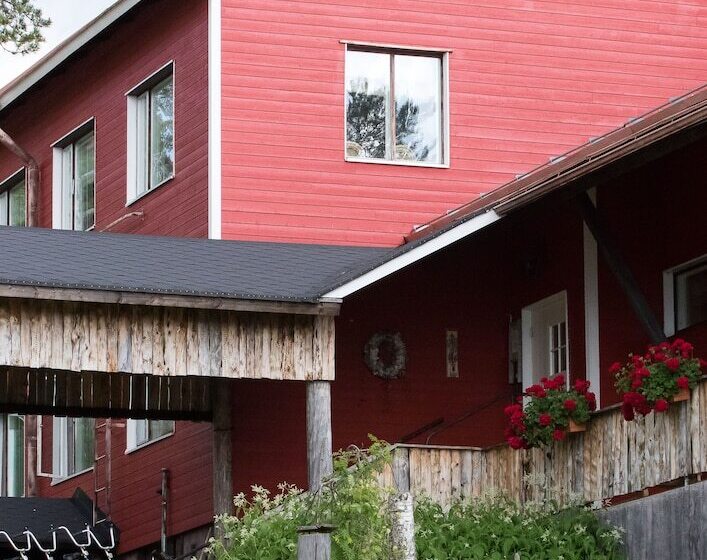 ホテル Korpikartano