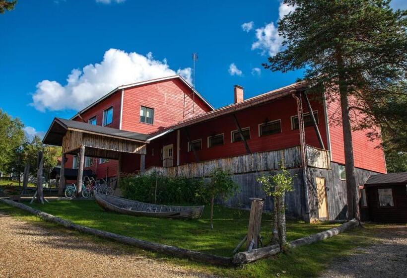 ホテル Korpikartano