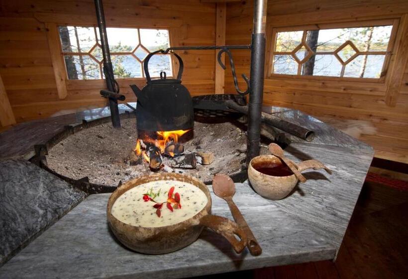 ホテル Korpikartano