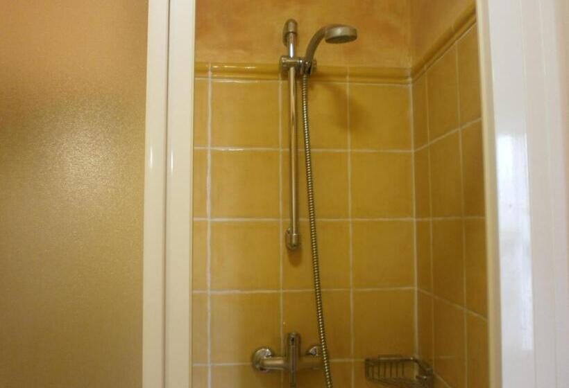 فندق Little Palace