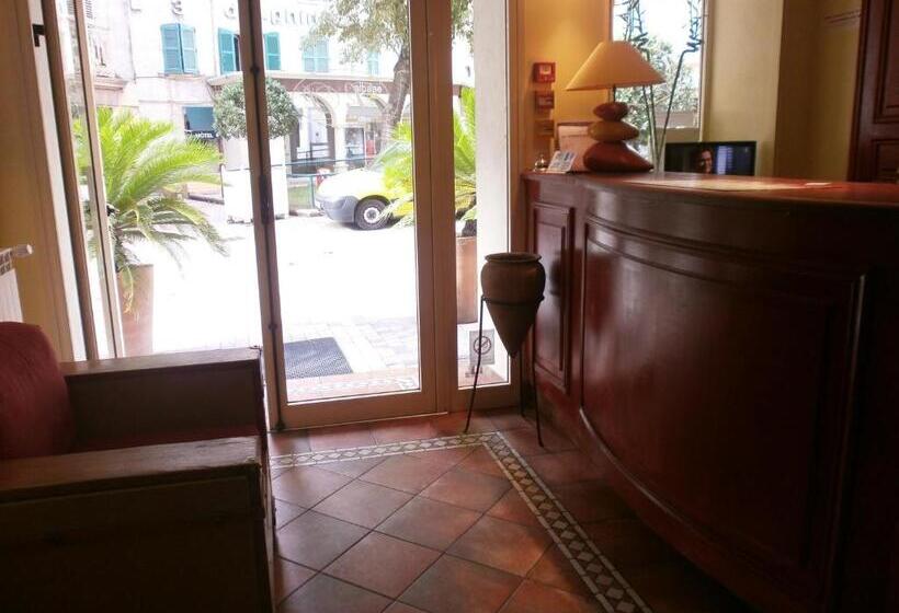 فندق Little Palace