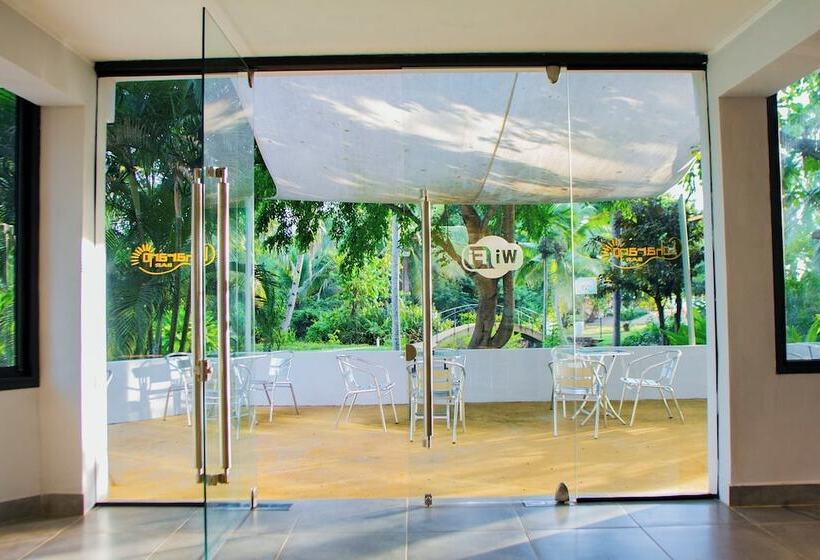 호텔 Loharano Lodge