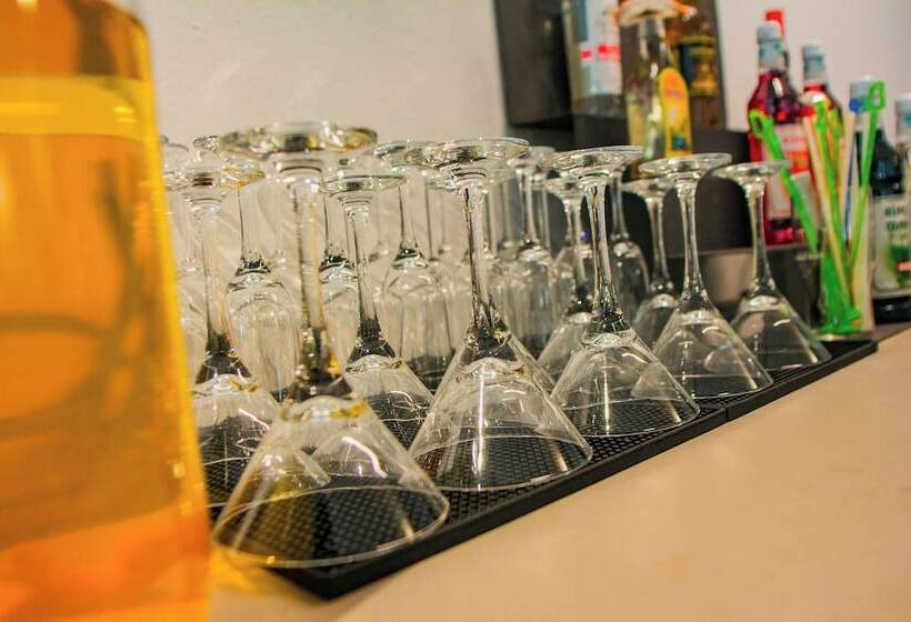 호텔 Loharano Lodge