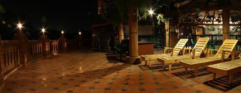 בית מלון כפרי Parklane