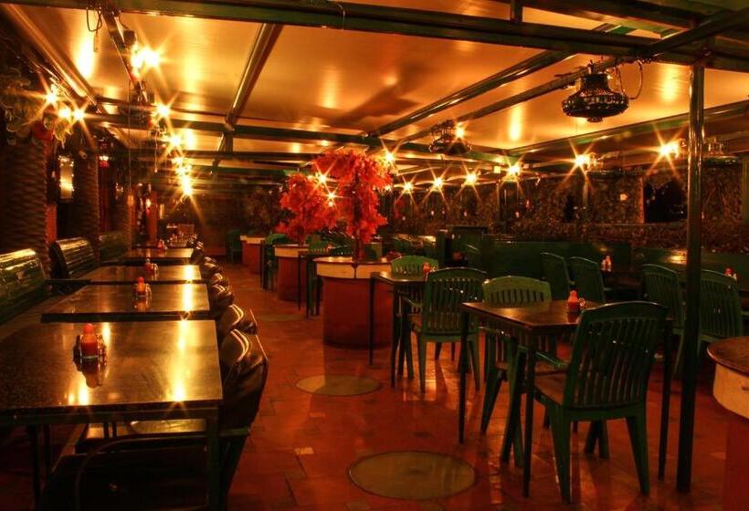 בית מלון כפרי Parklane