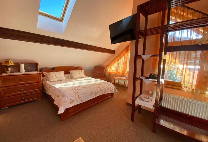 Отель Pensiunea Crocus Sauna & Billiard