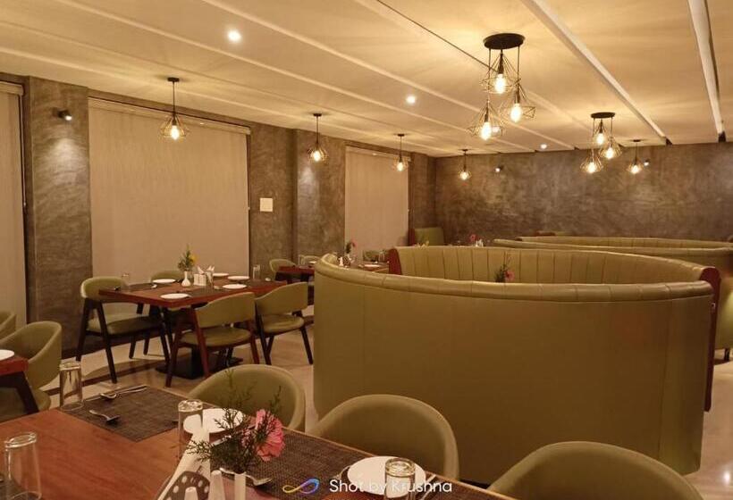 Отель Preethi Classic Towers