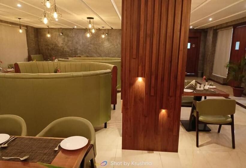 Отель Preethi Classic Towers