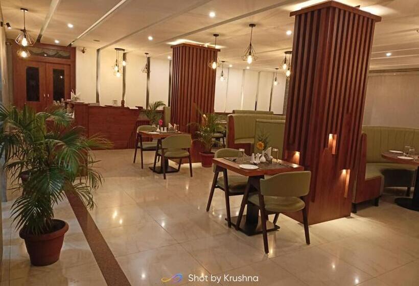 Отель Preethi Classic Towers