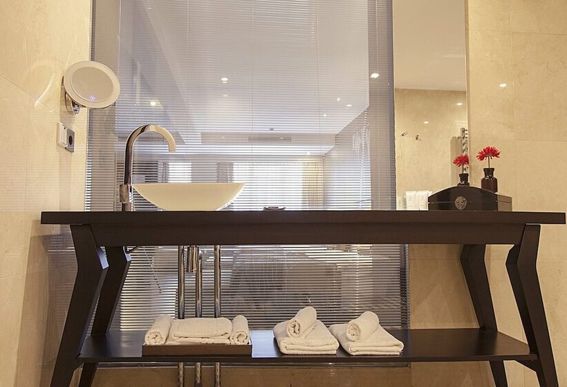 Quentin Boutique Hotel