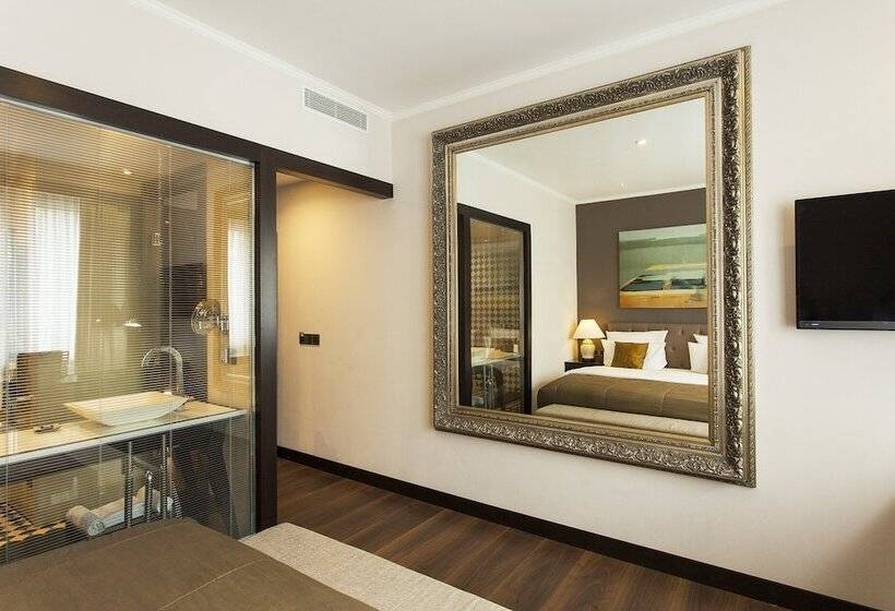 Quentin Boutique Hotel