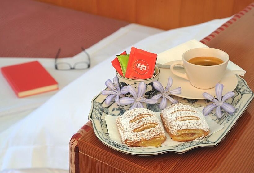 فندق Raffaello   Self Check In Free