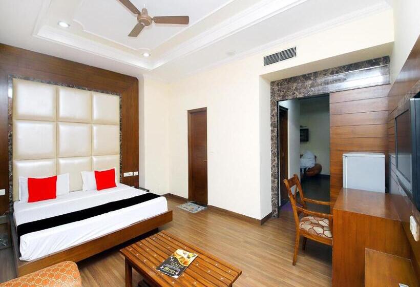 ホテル Sanjog International