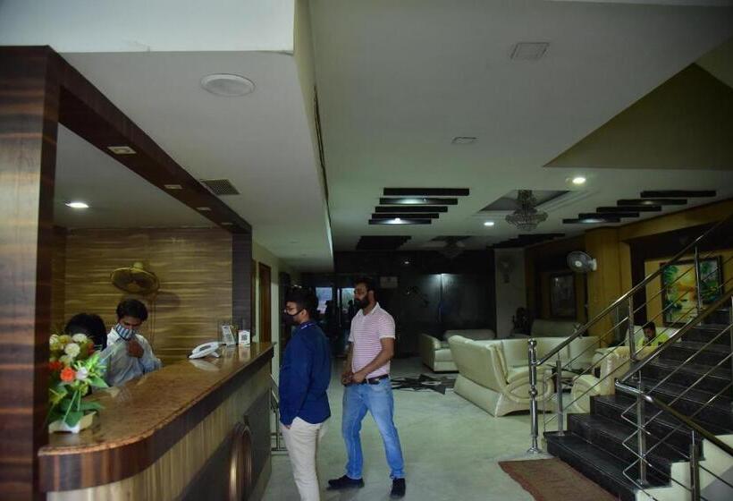 ホテル Sanjog International