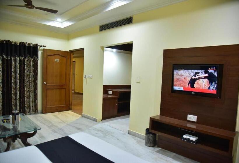 ホテル Sanjog International