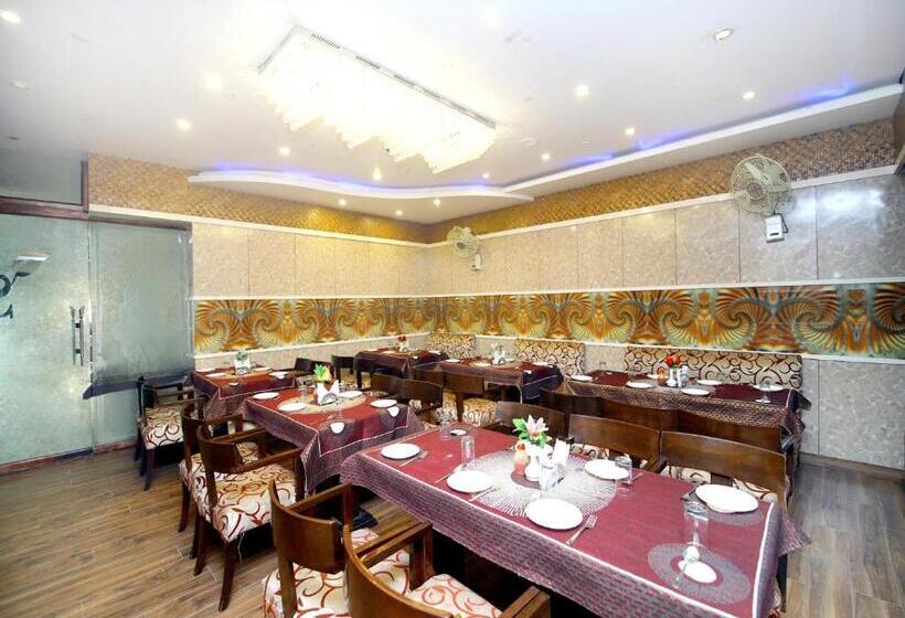 ホテル Sanjog International