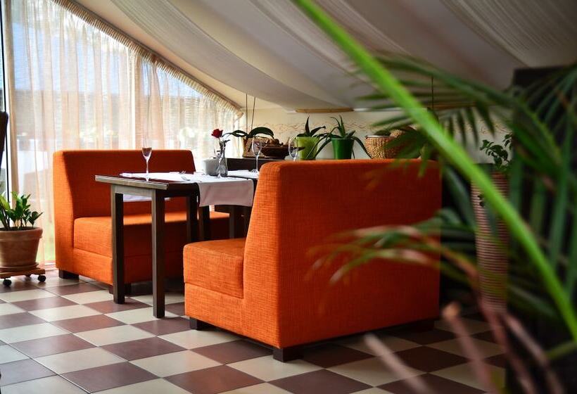 בית מלון כפרי Seasons Spa Boutique