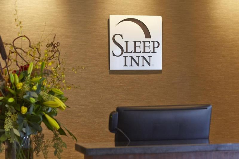 בית מלון כפרי Sleep Inn Regina East