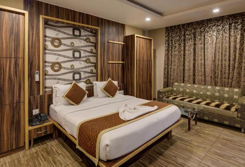 ホテル The Royal Melange Beacon