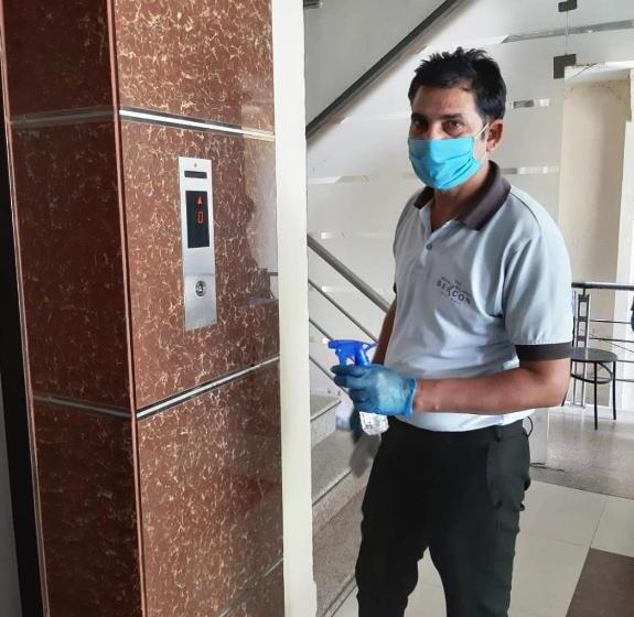 ホテル The Royal Melange Beacon