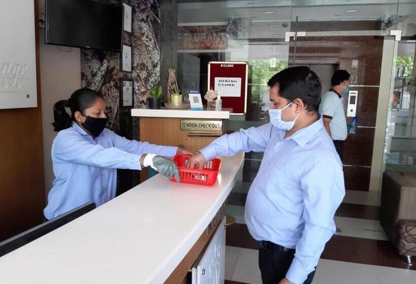 ホテル The Royal Melange Beacon