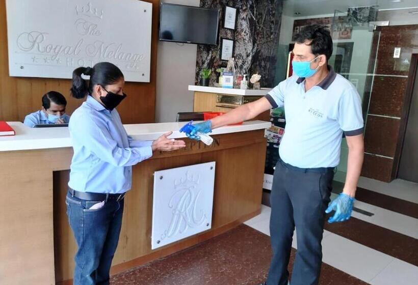 ホテル The Royal Melange Beacon