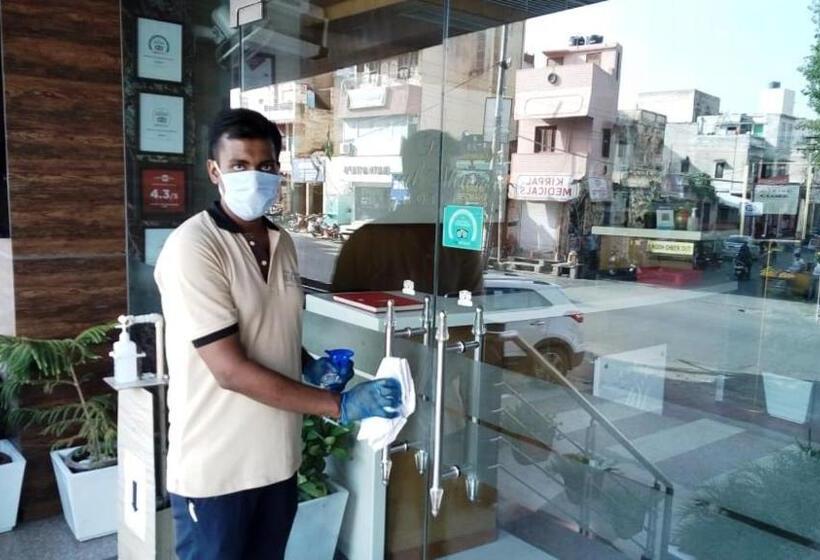 ホテル The Royal Melange Beacon