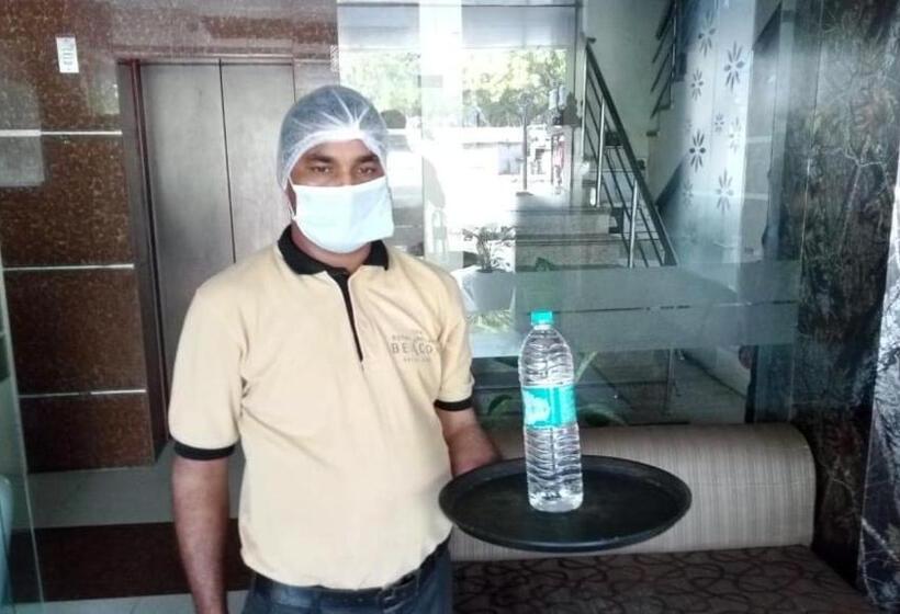 ホテル The Royal Melange Beacon