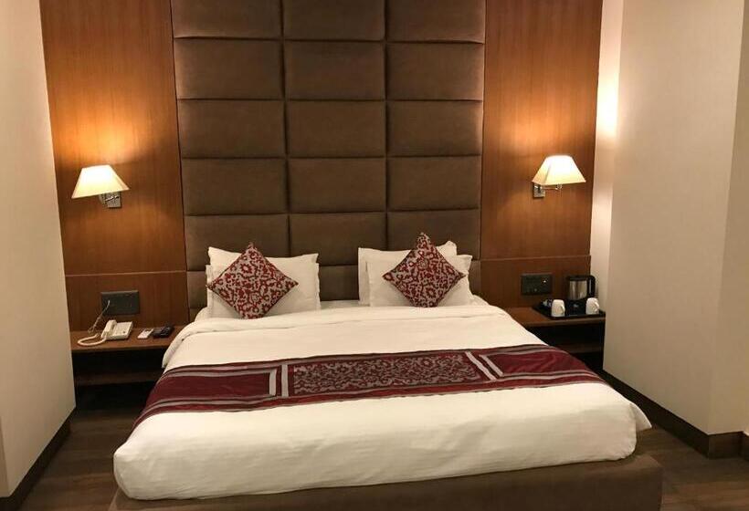 ホテル The Royal Melange Beacon