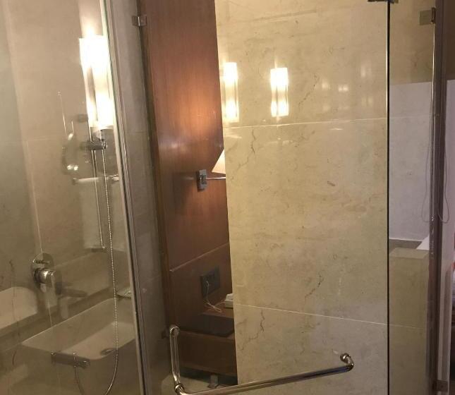 ホテル The Royal Melange Beacon