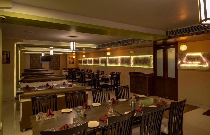 ホテル The Royal Melange Beacon