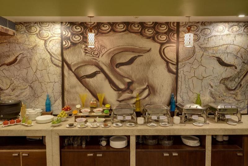 ホテル The Royal Melange Beacon