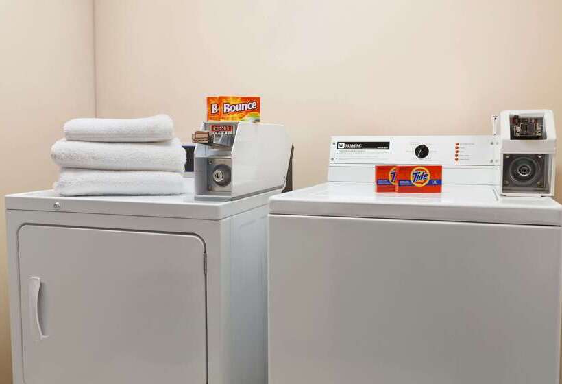 בית מלון כפרי Travelodge By Wyndham Spruce Grove