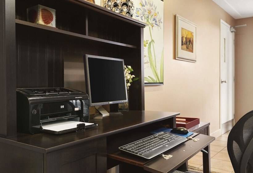 בית מלון כפרי Travelodge By Wyndham Spruce Grove