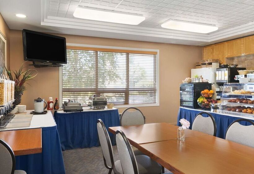 فندق Travelodge By Wyndham Spruce Grove