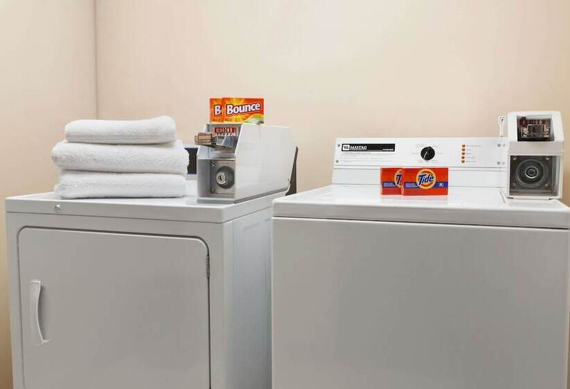 בית מלון כפרי Travelodge By Wyndham Spruce Grove