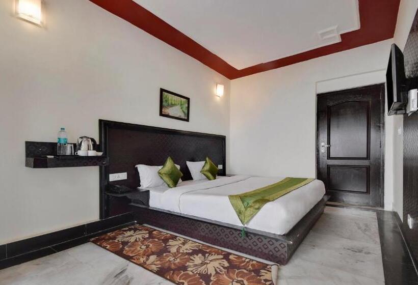 בית מלון כפרי Treebo Mayur, Mall Road