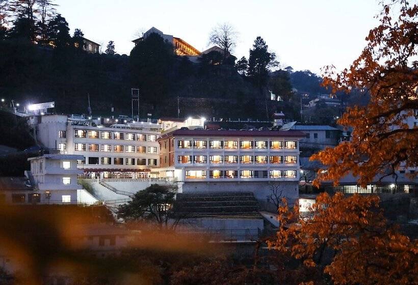 호텔 Vishnu Palace