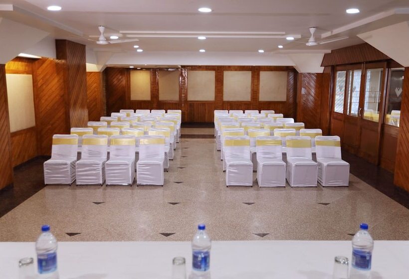 호텔 Vishnu Palace