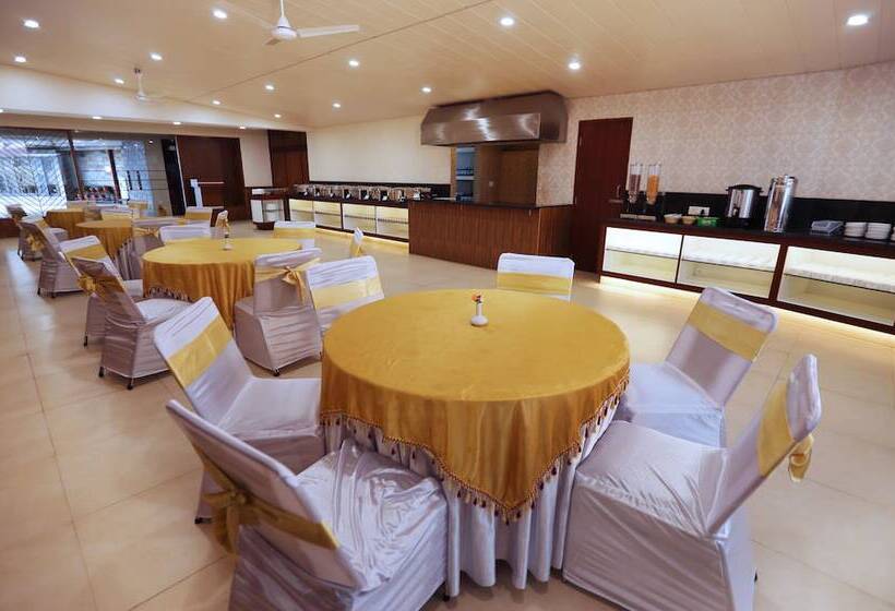 호텔 Vishnu Palace