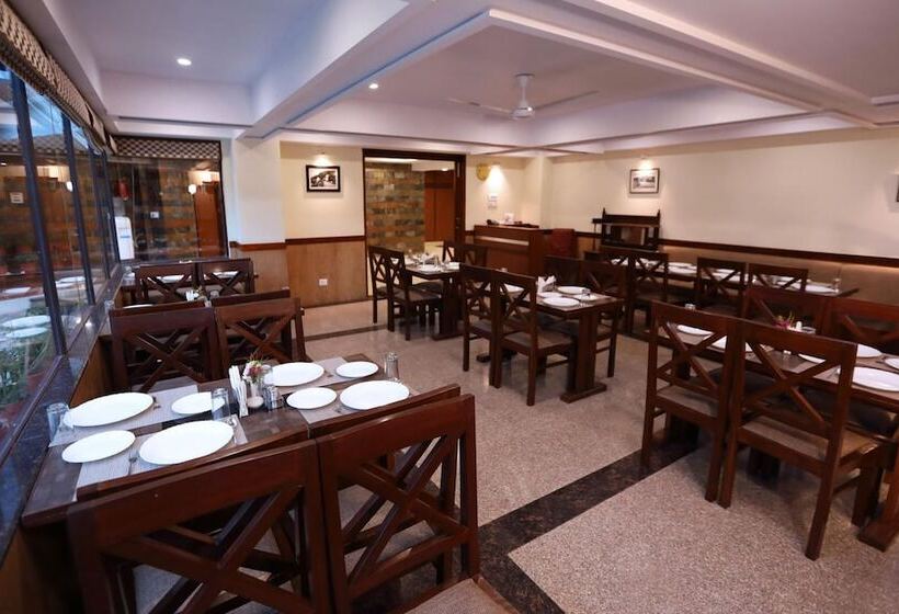 호텔 Vishnu Palace